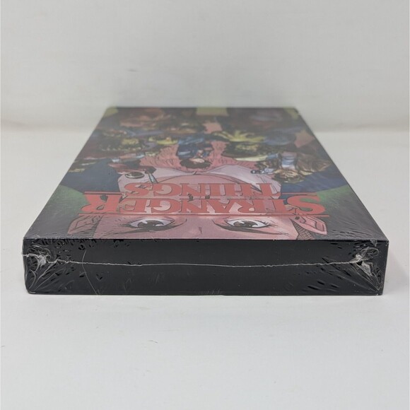 New Stranger Things Graphic Novel Young Adult Boxed Set Dark Horse 2022 Netflix - Picture 6 of 6